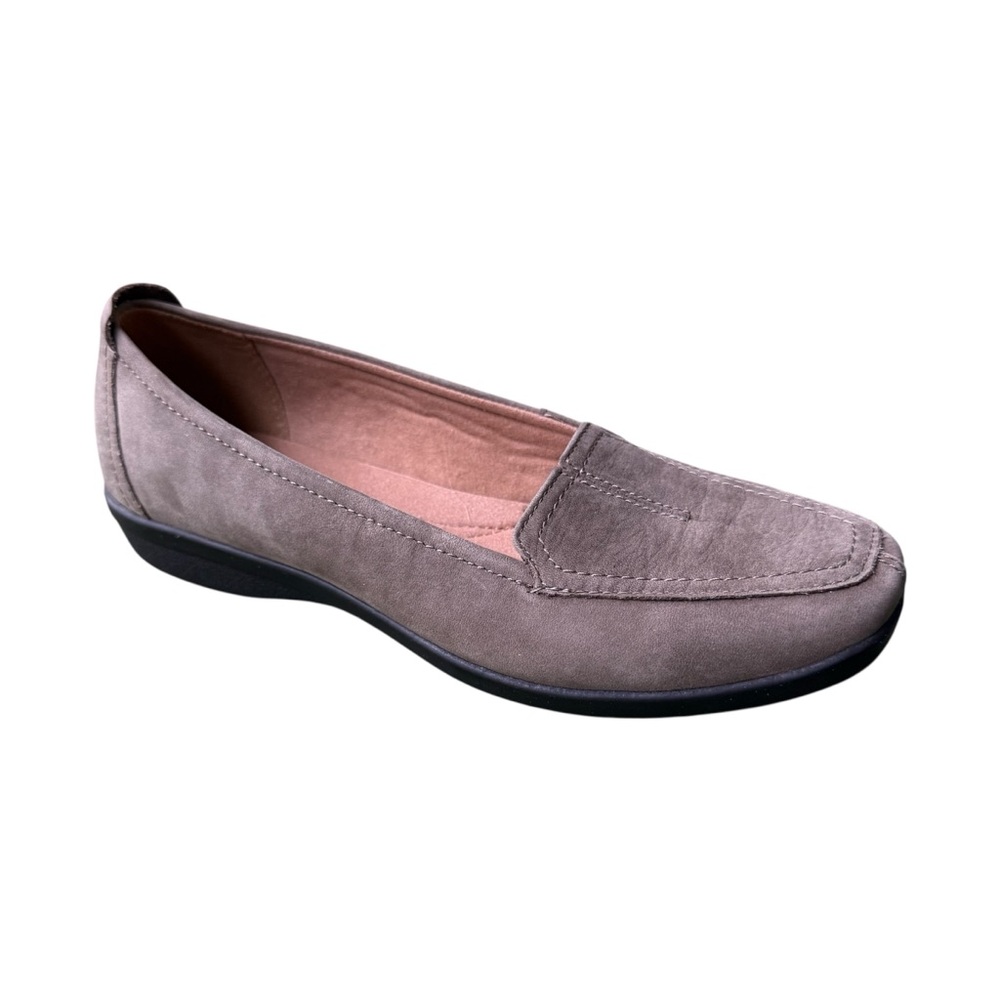NWT Clarks Haydn Gloss Suede Taupe Loafers, 7.5